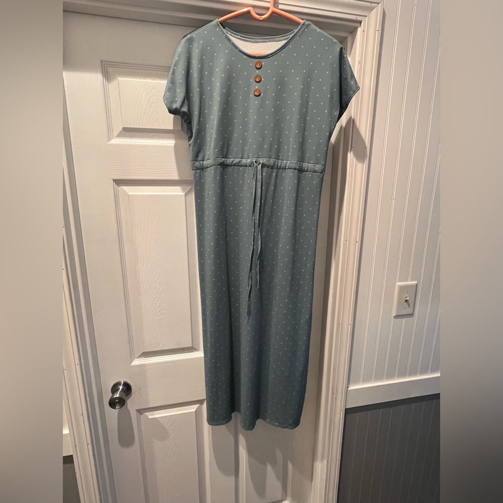 Size S/m, waist 15.5” (adjustable drawstring waist) shoulder to hem is 48.5” NEW